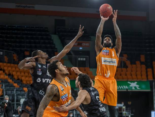 有人赞他为 有人赞他为